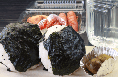 おにぎり弁当　400円（税込）